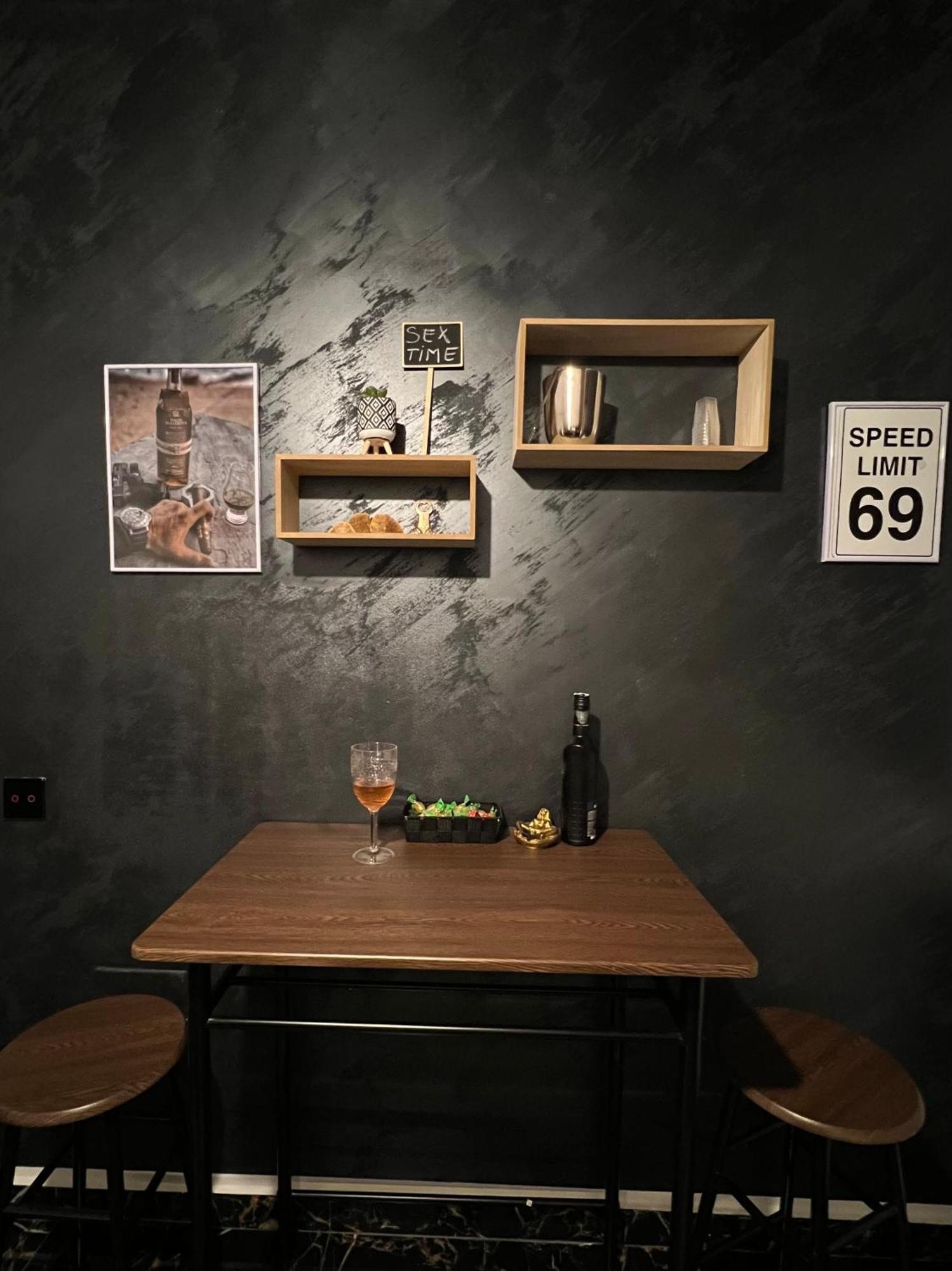 Adult Only Fantasy Room Bukurešť Exteriér fotografie